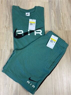 NIKE Air T-Shirt & Shorts Set
